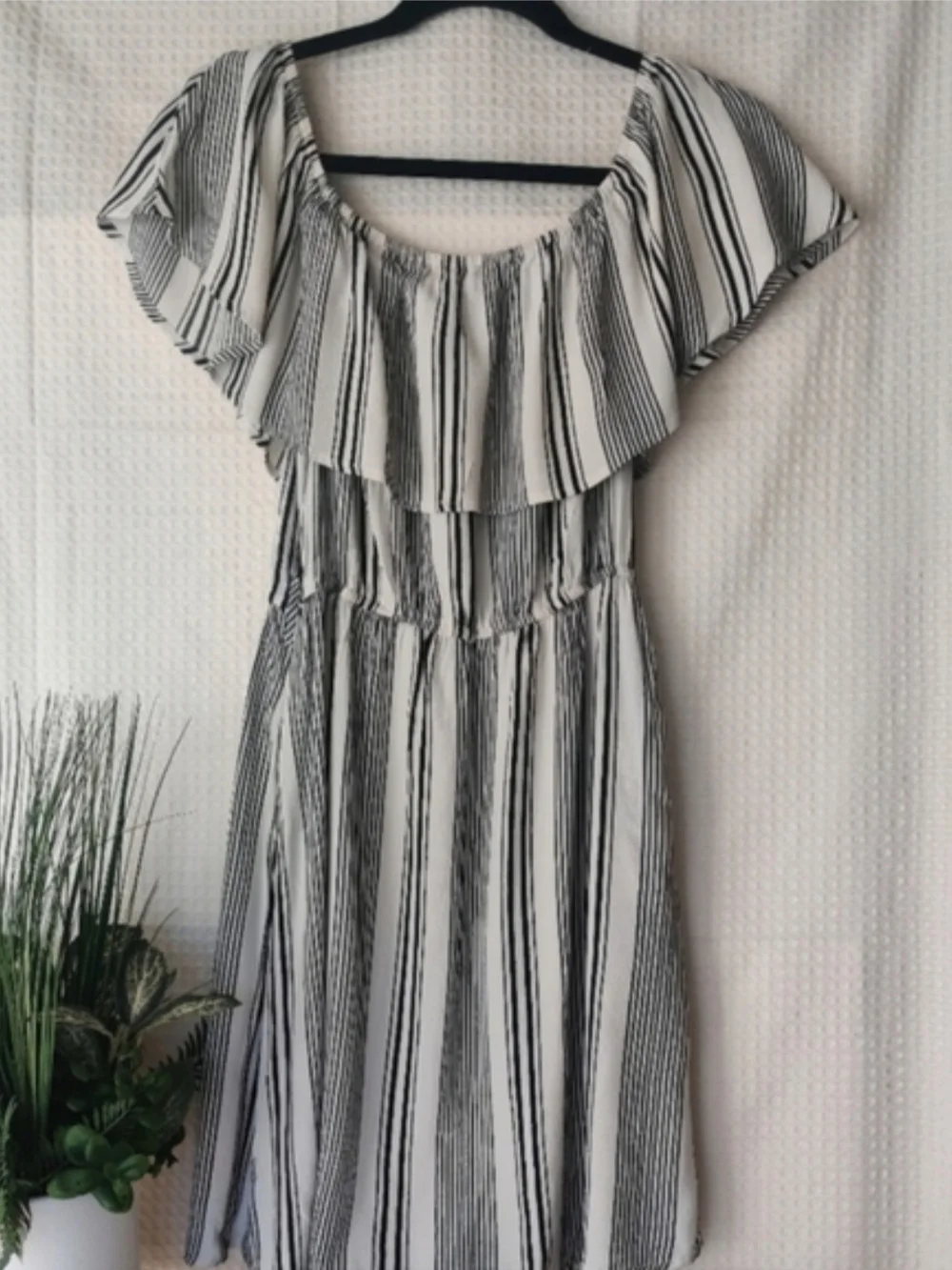 Forever 21 Black and White Striped Dress Size Medium - Picture 1 of 8